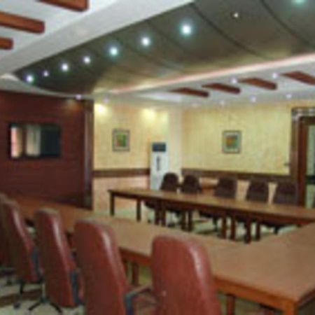 Rajone Hotel Faisalabad Luaran gambar