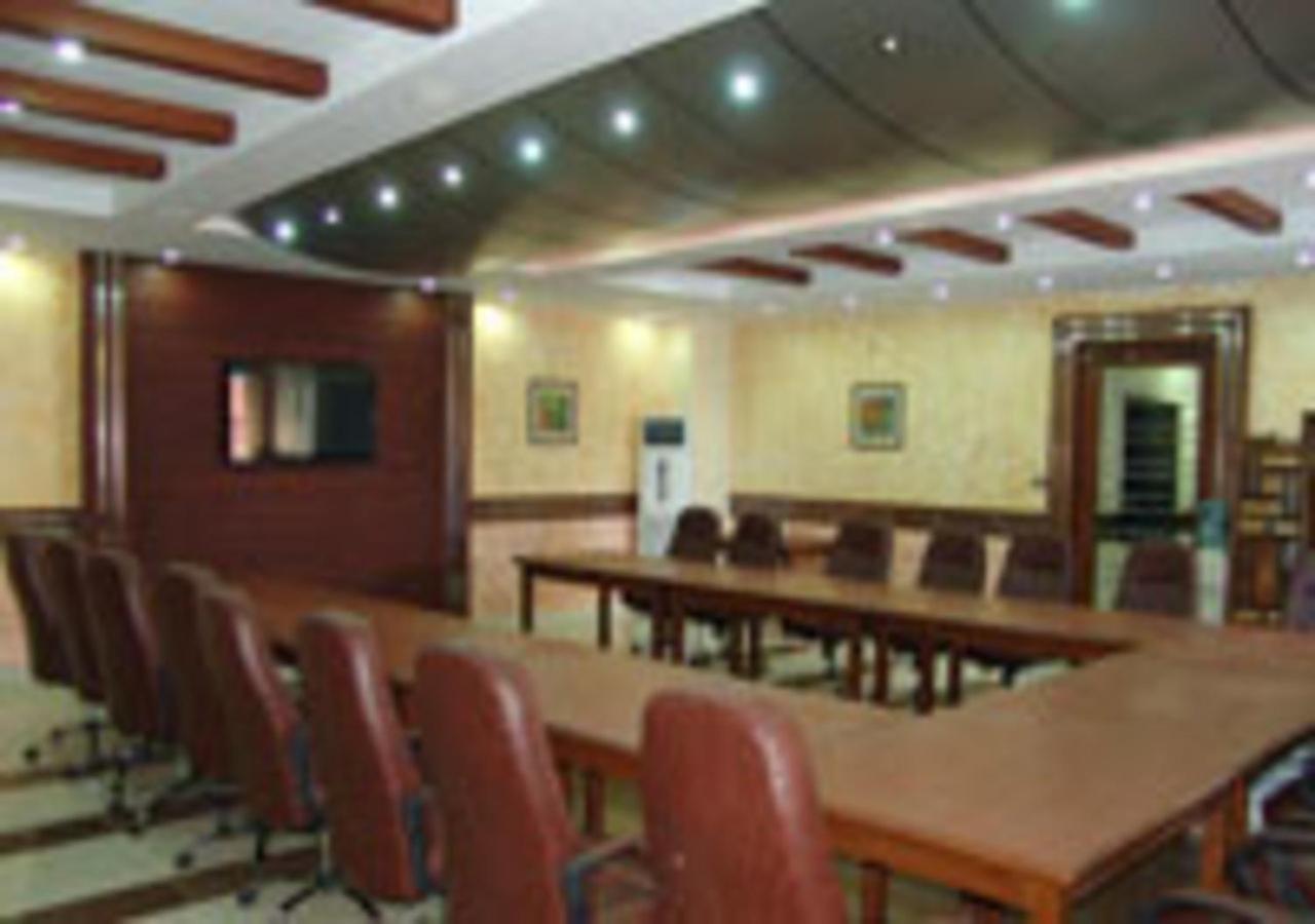 Rajone Hotel Faisalabad Luaran gambar