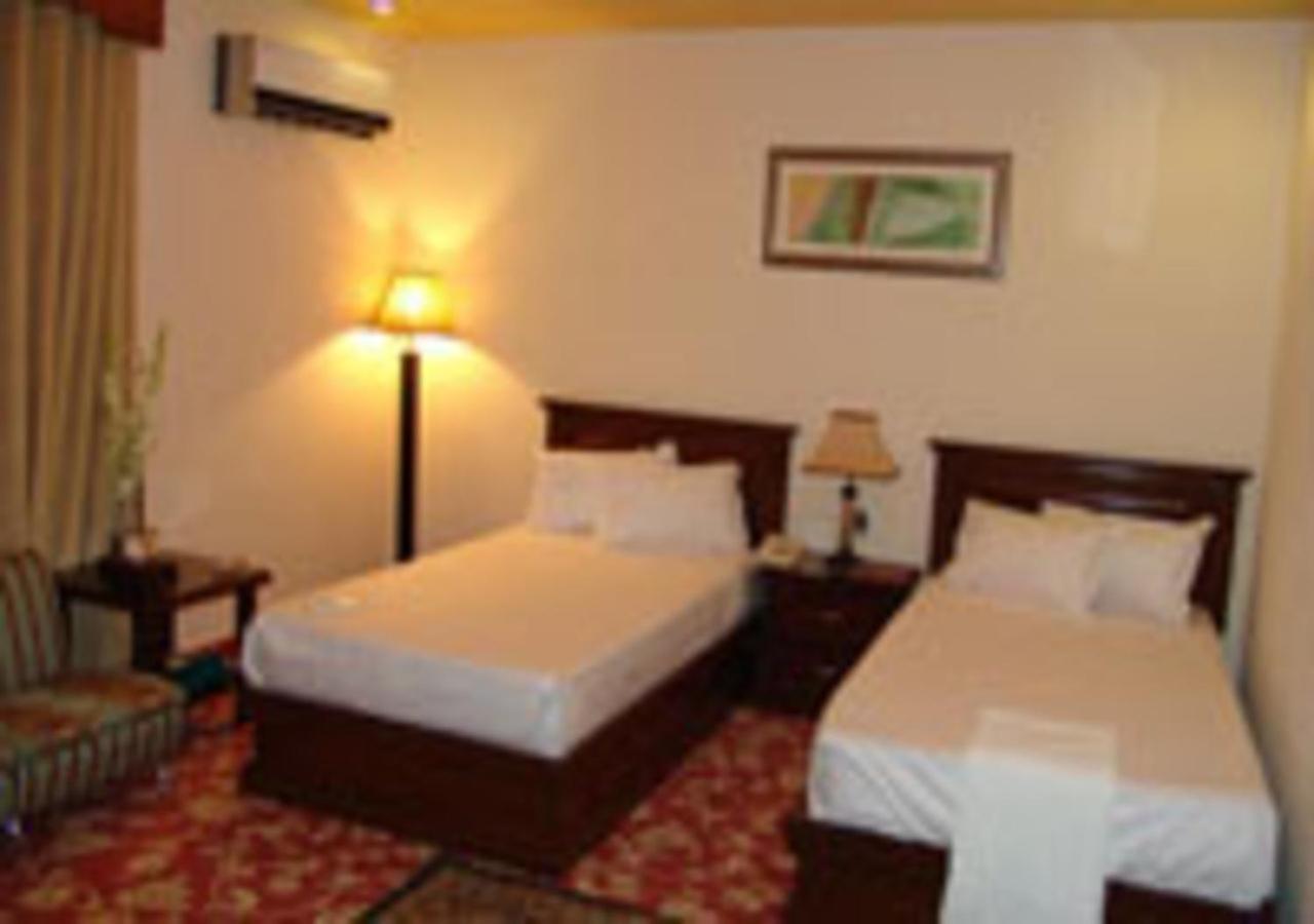 Rajone Hotel Faisalabad Luaran gambar