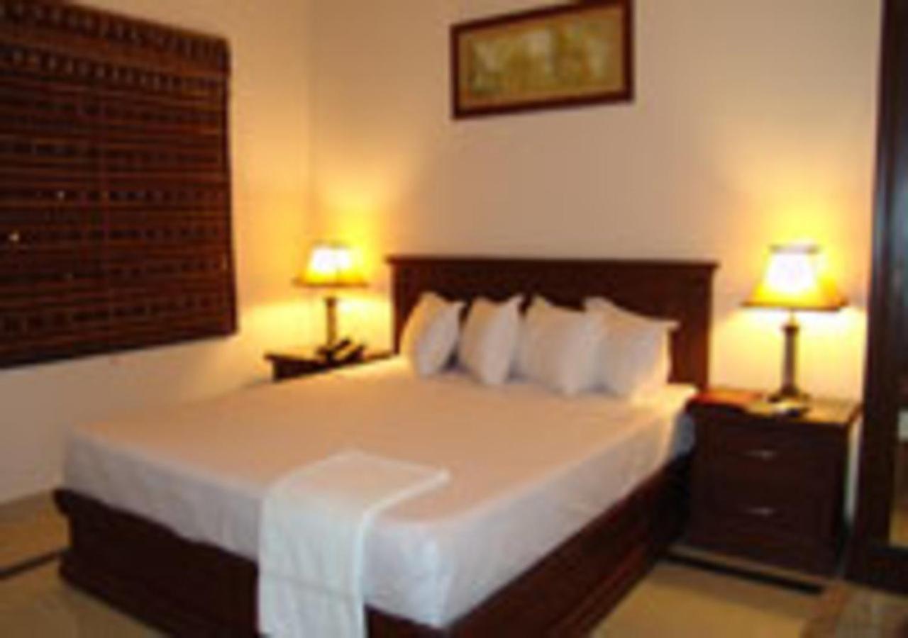 Rajone Hotel Faisalabad Luaran gambar