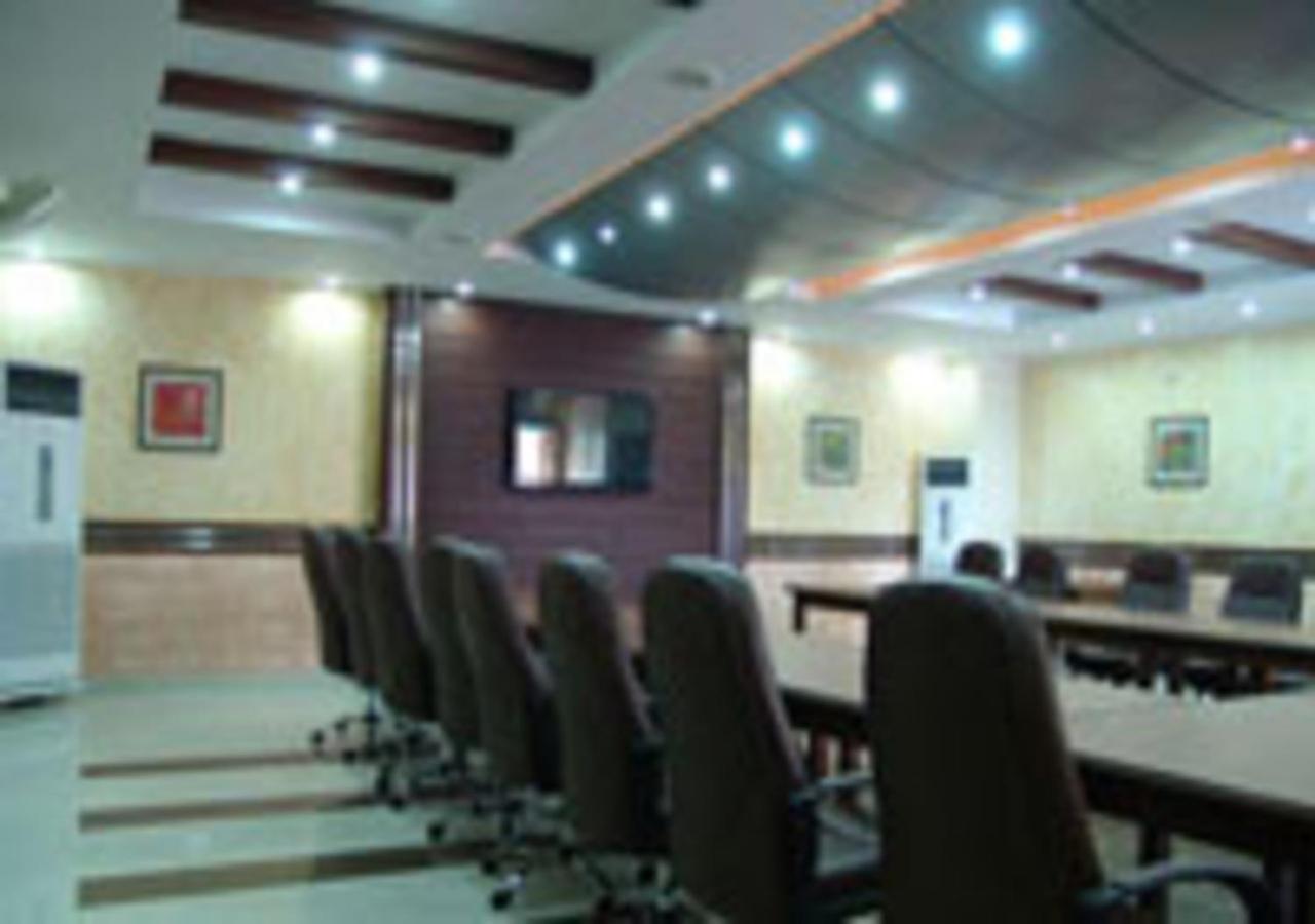 Rajone Hotel Faisalabad Luaran gambar