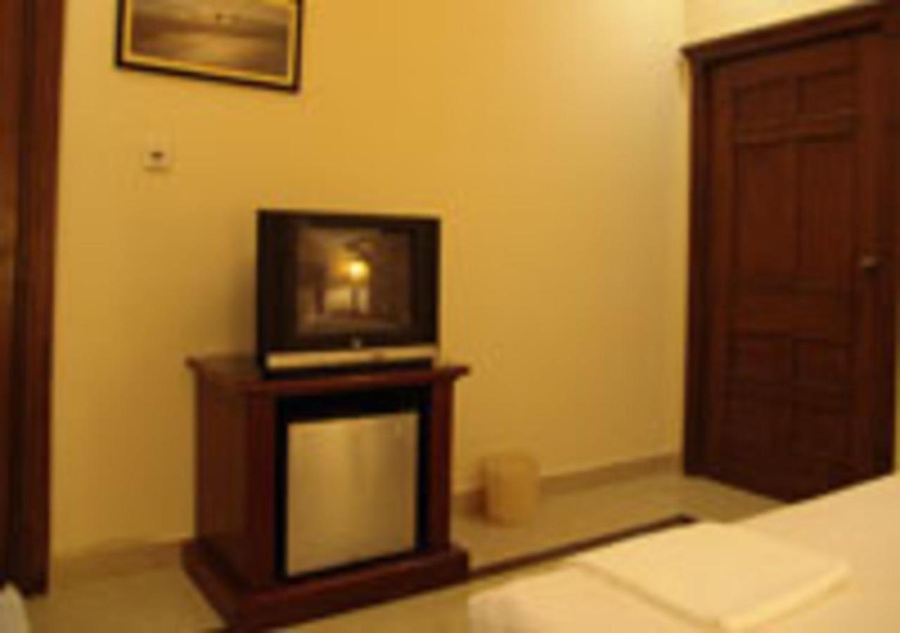 Rajone Hotel Faisalabad Luaran gambar