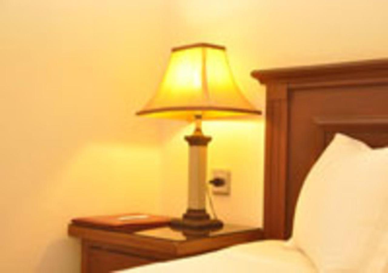 Rajone Hotel Faisalabad Luaran gambar